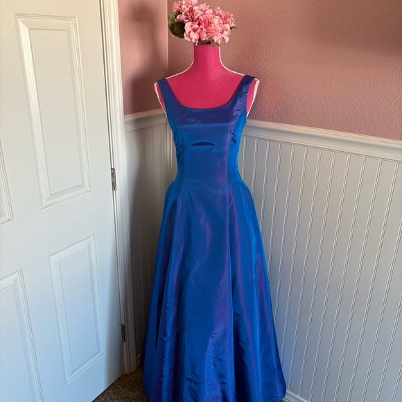 Scott McClintock Dresses & Skirts - NWT Exquisite Blue and Purple Iridescent Taffeta Formal Floor Length Gown sz 4